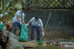 731 kg sampah dikumpulkan para relawan PLN dari Pantai Mulawarman
