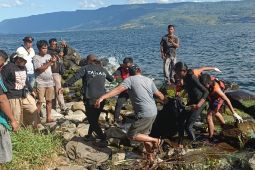 Tim SAR gabung evakuasi seorang  pria tenggelam di perairan Danau Toba