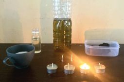 Mahasiswa UMM mampu membuat lilin aromaterapi dari minyak jelantah