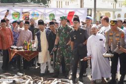 Polres Tasikmalaya Kota memusnahkan knalpot bising dan minuman keras