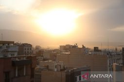 Pemimpin tertinggi Iran Khamenei bersumpah membalas Israel