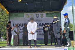 Kejari Aceh Besar eksekusi cambuk dua terpidana judi