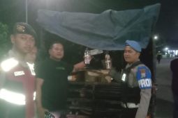 Polres Blitar tahan dua sopir pikap angkut ratusan botol arak