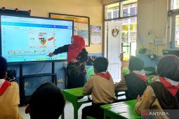 Kemendikdasmen memastikan penyaluran smartboard IFP jangkau wilayah 3T