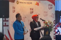 Politisi Dwi Ria Latifa raih gelar doktor ilmu hukum dari FHUP