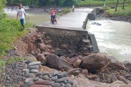 Jembatan rusak, jalur ke destinasi Wae Rebo dari Labuan Bajo putus