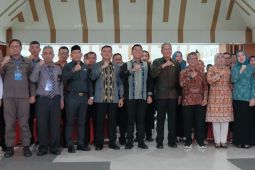 DPR RI dan BGN edukasi warga di Konsel pentingnya Program MBG