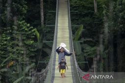 Jembatan gantung Citarum di Kabupaten Bandung Barat