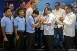 Menteri P2MI dan Kadin lepas 112 calon pekerja migran ke delapan negara