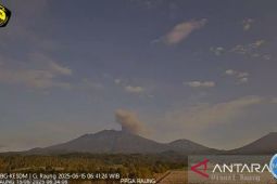 Gunung Raung erupsi, tinggi letusan capai 1.200 meter