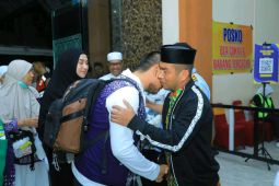 Wabup Labura sambut kepulangan jamaah haji di Asrama Haji Medan