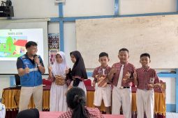 Edukasi Asyik ala PLN: Siswa SD Ketapang belajar listrik dan lingkungan