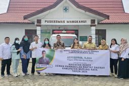 Legislator Murung Raya serahkan bantuan ambulans ke Puskesmas Mangkahui