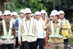 Wakil Kepala  Staf Kepresidenan tinjau Sekolah Rakyat di Jambi