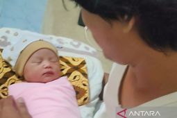 IDAI: Tunda penjepitan tali pusat 1 menit cegah bayi kena anemia