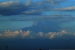 Gunung Raung erupsi, letusan setinggi 1.200 meter
