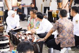 Khofifah dorong produk UMKM Jatim tembus pasar internasional