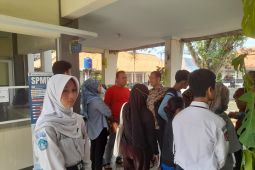 Sejumlah orang tua siswa di Kota Serang keluhkan SPMB, datangi sekolah