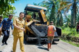 Wabup Adlin Tambunan tinjau pembangunan Jalan di Bintang Bayu dan Pantai Cermin