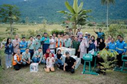 PT Vale serahkan bantuan alat pertanian untuk petani organik di Morowali