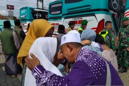 Kemenag Cianjur menyambut kedatangan 425 haji kloter JKS 13