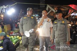 Pemkab Bekasi minta PKL pasar tumpah depan SGC patuhi jam operasional