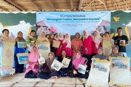 PT Timah latih warga Suku Adat Mapur kembangkan kerajinan lokal