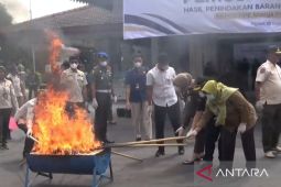 Rugikan negara, Bea Cukai Madiun-Pemkab Ngawi musnahkan rokok ilegal