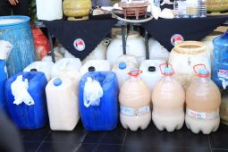 Polisi bongkar kasus industri miras rumahan ilegal di Malang