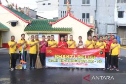 Polres Belitung bersihkan tempat ibadah sambut Hari Bhayangkara 2025