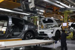 Melihat lebih dekat produksi mobil listrik di Tiongkok