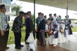 56 orang jamaah haji Belitung tiba dengan selamat di Bandara Internasional H. AS Hanandjoeddin