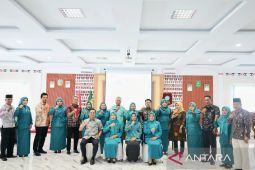 Yupri Astuti Saipullah lantik delapan ketua PKK kecamatan