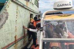 Tim SAR evakuasi 16 penumpang kapal mati mesin di Wakatobi