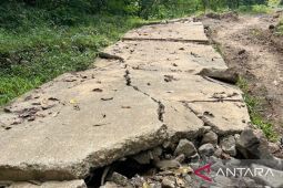 Ratusan rumah di Pagelaran Cianjur rusak akibat pergeseran tanah