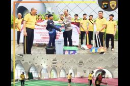Polda Babel gelar baksos religi jelang HUT Ke-79 Bhayangkara, bersih tempat ibadah hingga beri bantuan