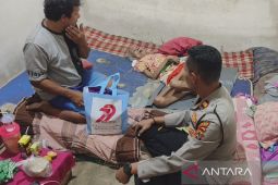 Polsek Mentok salurkan sembako ke warga kurang mampu