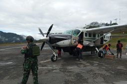 Satgas Kopasgat amankan akases menuju Bandara Sugapa