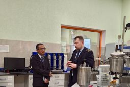 Mendiktisaintek audiensi  dengan mahasiswa Indonesia di St. Petersburg