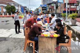 Polresta Ambon beri pelayanan sosial di momen Car Free Day