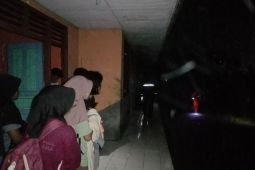 Tim SAR Ternate bantu evakuasi warga yang terjebak  banjir