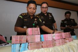 Kejari Blitar terima uang titipan pengganti kerugian negara kasus dam