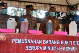 Polresta Ambon  musnahkan 3.800 liter minuman tradisional sopi