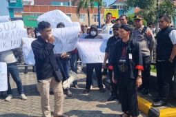 Warga unjuk rasa di RSUD Ponorogo tuntut perbaikan dan transparansi alkes
