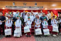 PT Maruwai Coal dukung pendidikan lewat program "Satu Seragam Sejuta Harapan"