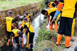 Antisipasi banir, Pemkot Makassar lakukan pengerukan sejumlah drainase
