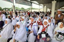 Disambut Sekda, 196 jemaah haji kloter 10 tiba di Madina
