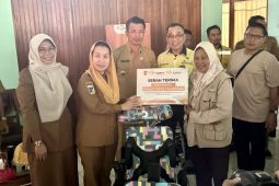 CPM salurkan bantuan modal usaha dan alat bantu disabilitas di Palu