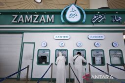 Pemerintah ingatkan jamaah soal larangan bawa air zamzam dalam koper