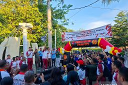 Polda NTT menggelar jalan santai dengan masyarakat sambut HUT Bhayangkara